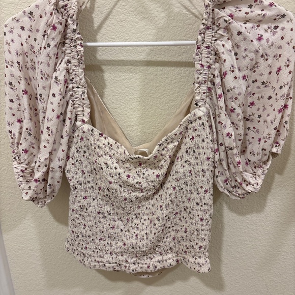 ASTR the label top floral ruched sleeve - Picture 3 of 6